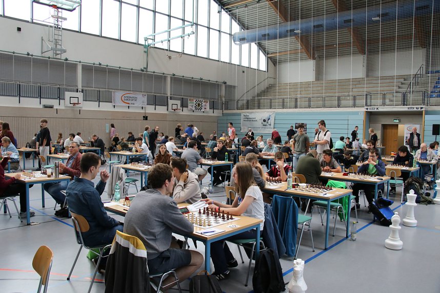 Er&ouml;ffnung der 15. Schach-Open in der Wiedigsburg
