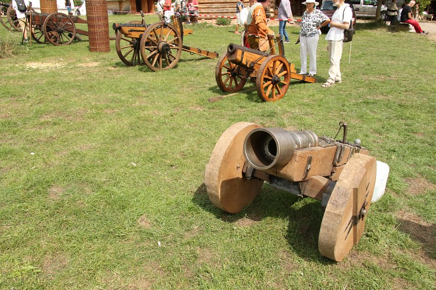 Kanonendonner auf der Pfalz Tilleda