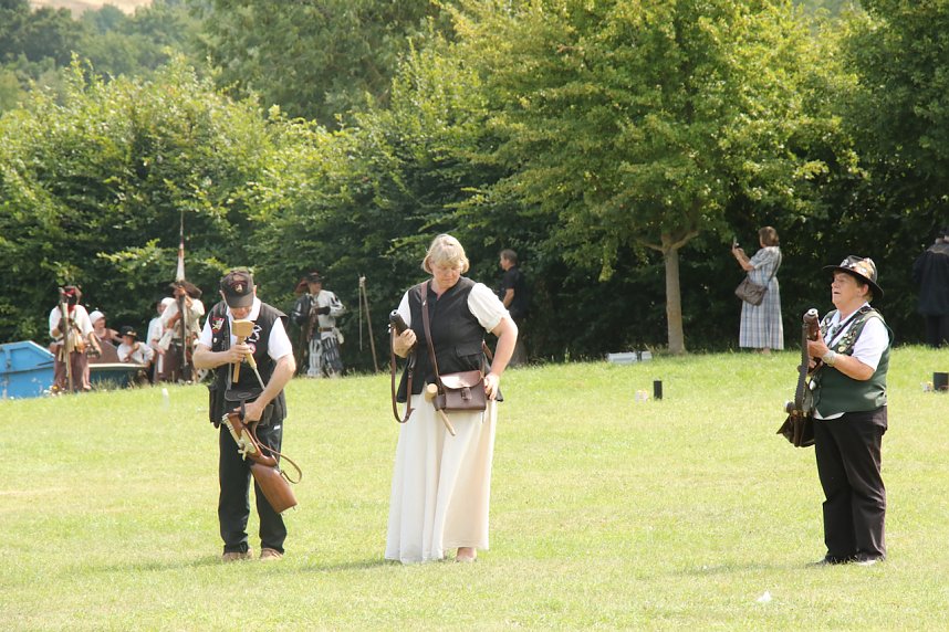 Kanonendonner auf der Pfalz Tilleda