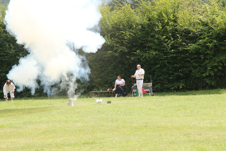 Kanonendonner auf der Pfalz Tilleda