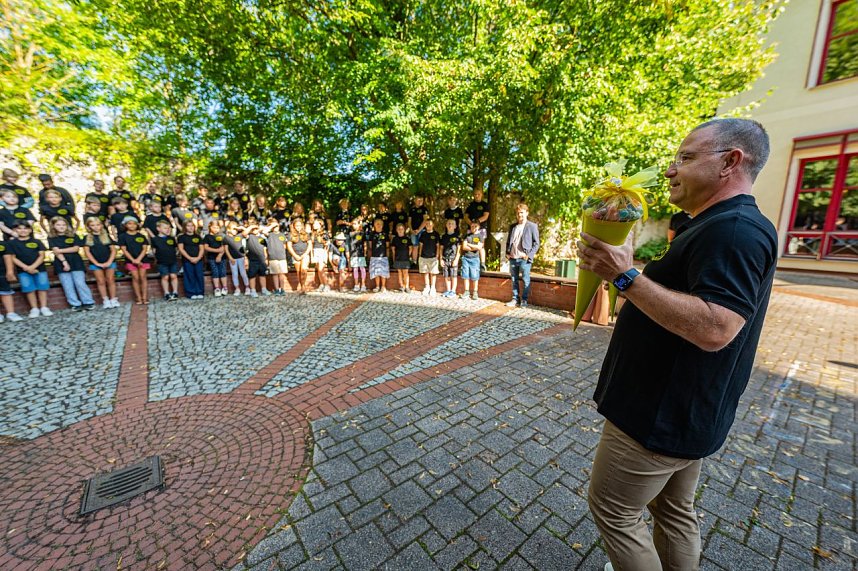 92 neue Sch&uuml;lerinnen und Sch&uuml;ler begr&uuml;&szlig;te man heute am Humboldt-Gymnasium