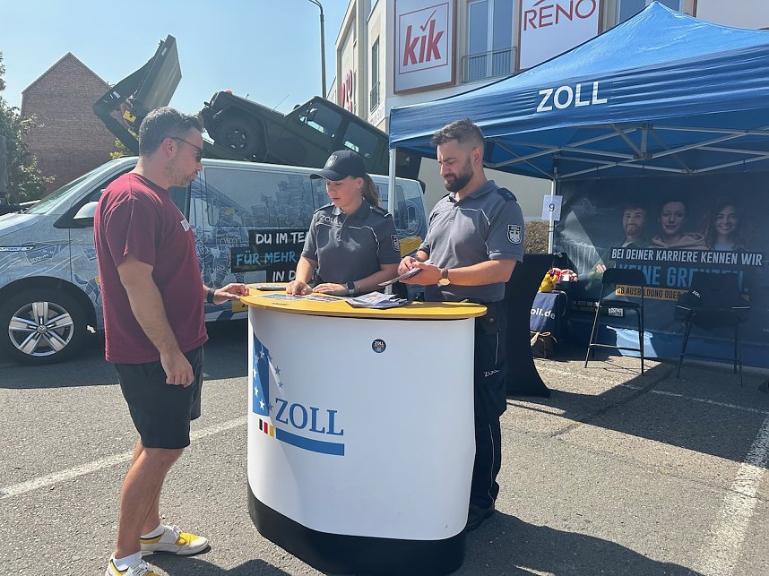 "Blaulichttag" auf dem Platz der Gewerkschaften 
