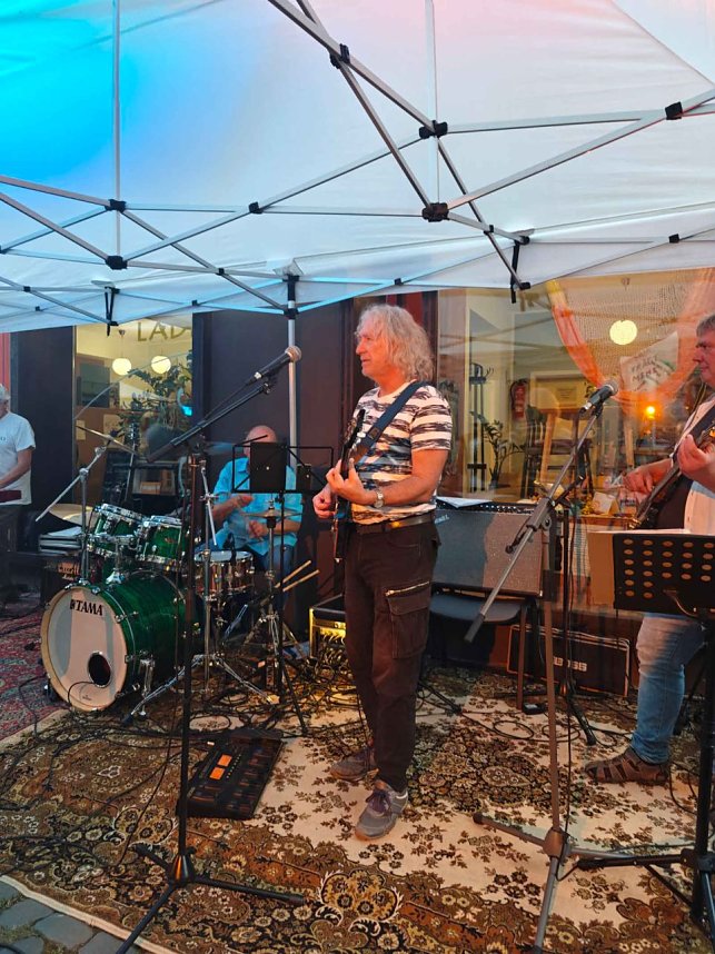 HOFGANG kehrte am vergangenen Wochenende auf die B&uuml;hne zur&uuml;ck und spielte beim Jazzclub in der Kurzen Meile