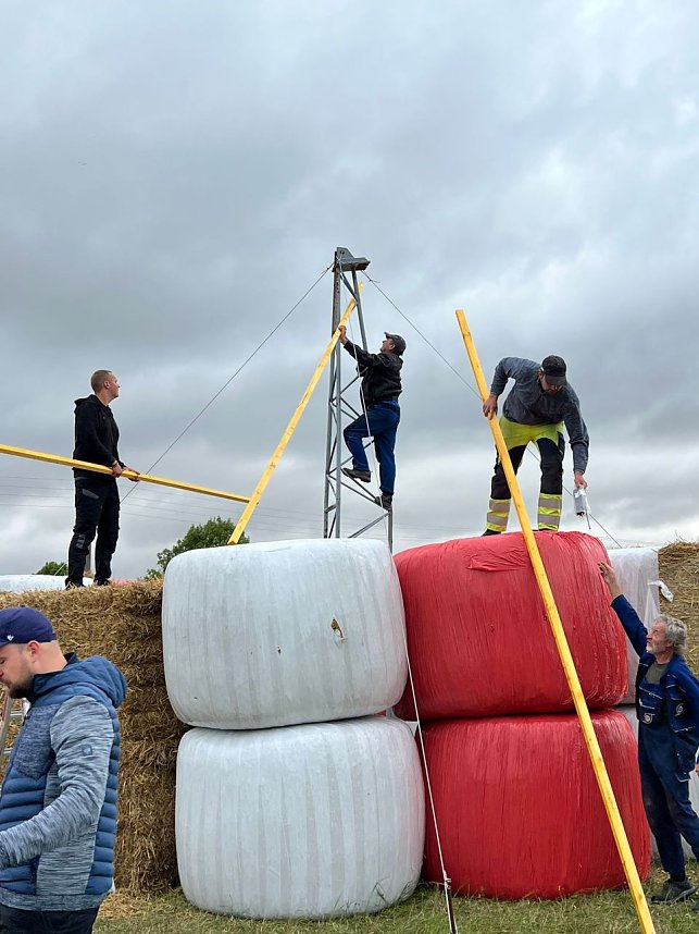 Strohpuppenfest und Strohzirkus in Gro&szlig;lohra