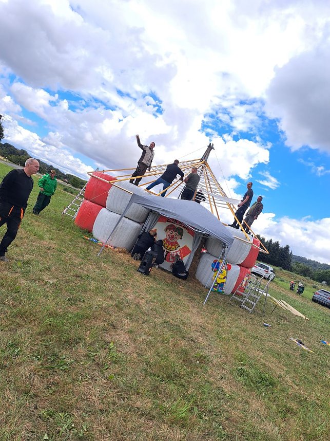 Strohpuppenfest und Strohzirkus in Gro&szlig;lohra