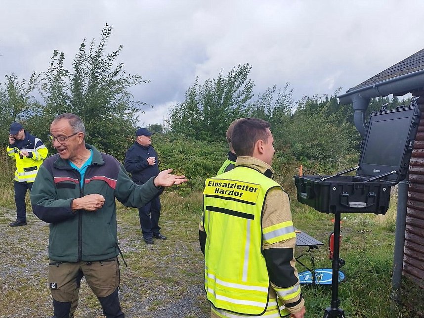 Waldbrand&uuml;bung der Feuerwehren 