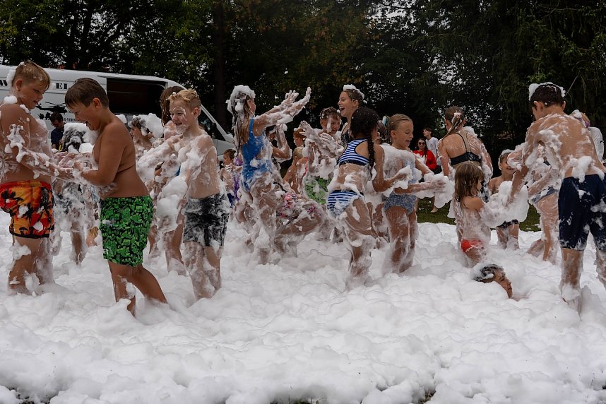 Meerjungfrauenfest im Bleicher&ouml;der Bad