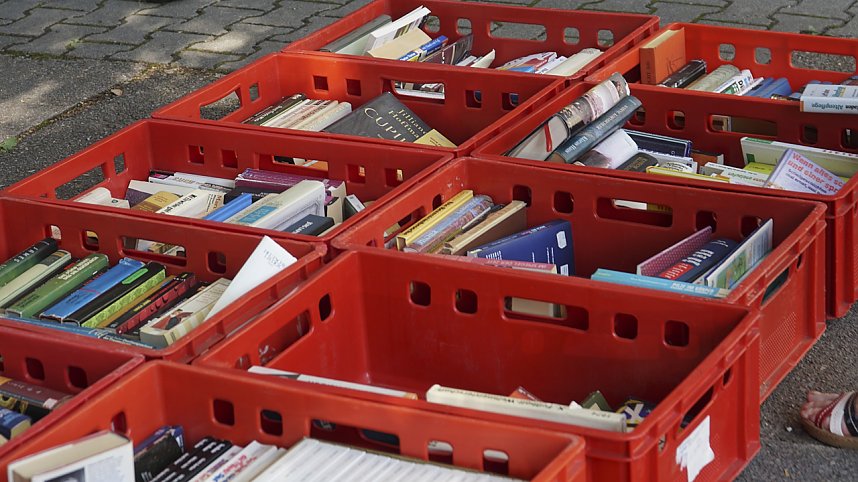 KILA-B&uuml;cher � Rettungsmarkt auf dem Blasii Kirchplatz in Nordhausen