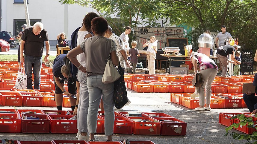 KILA-B&uuml;cher � Rettungsmarkt auf dem Blasii Kirchplatz in Nordhausen