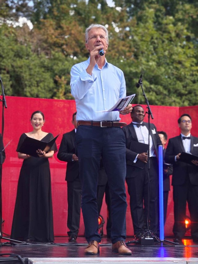 Peter Blei unterwegs beim Theaterfest