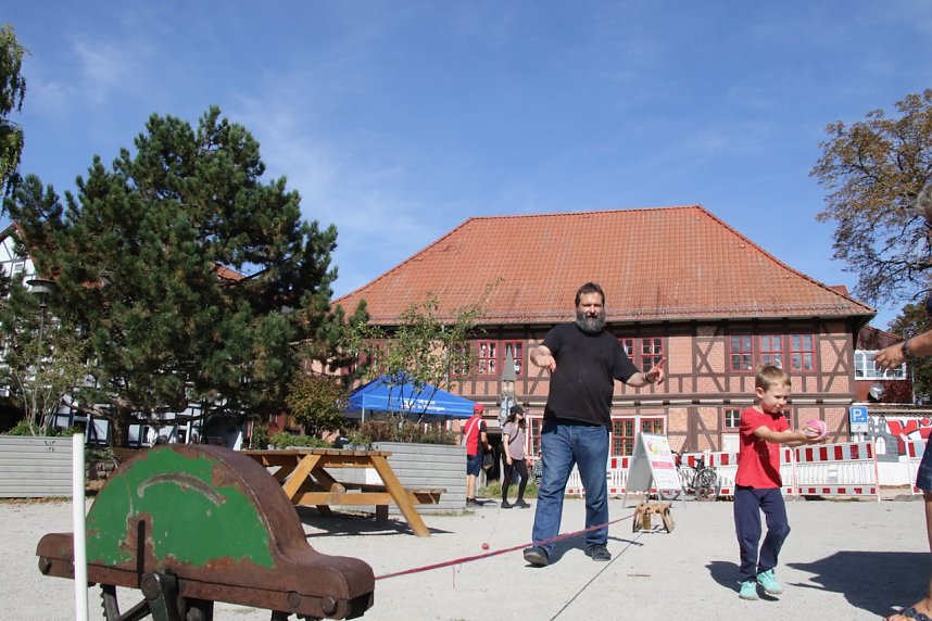 Kinderrechte-Fest in der Flohburg und Essen der Kulturen in der Kurzen Meile in Nordhausen