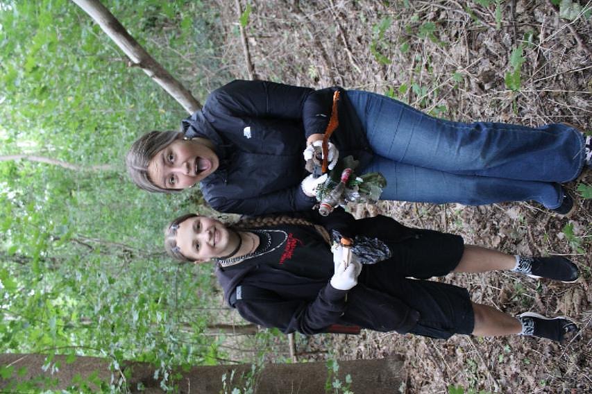 Zwei Klassen der Regelschule K&auml;the Kollwitz halfen beim aufr&auml;umen zum World Clean Up Day