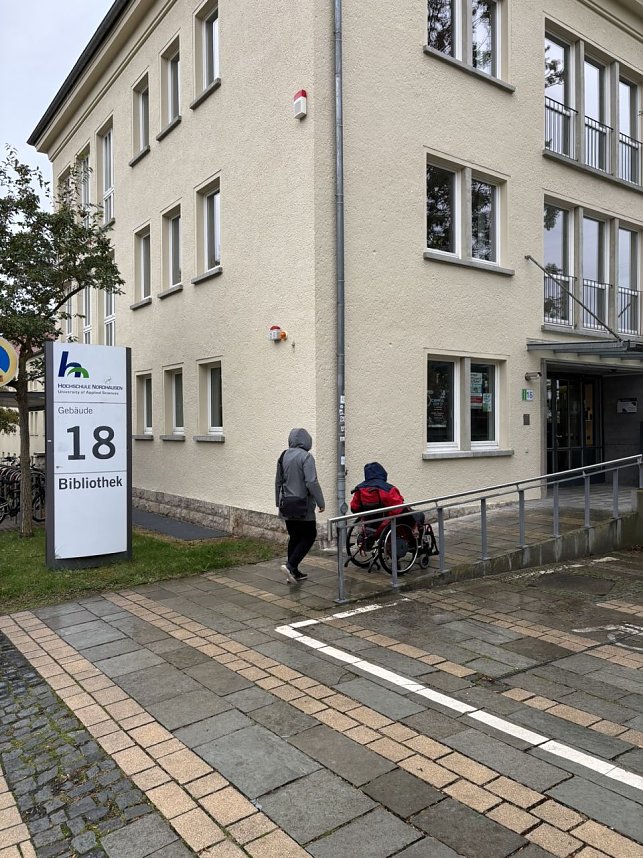  Perspektivwechsel hautnah: Prof. Dr. J&ouml;rg Wagner und Dirk Hamel erlebten beim Aktionstag Schichtwechsel die Arbeitswelt des jeweils anderen.