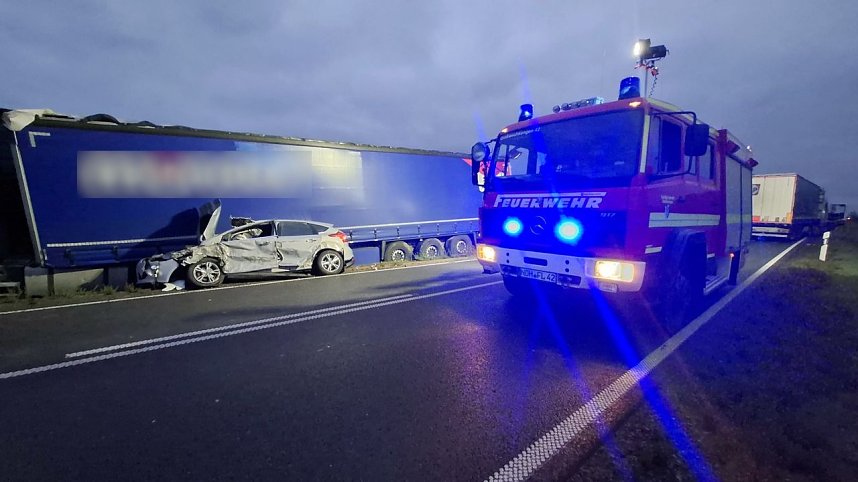 Unfallwagen auf der B243