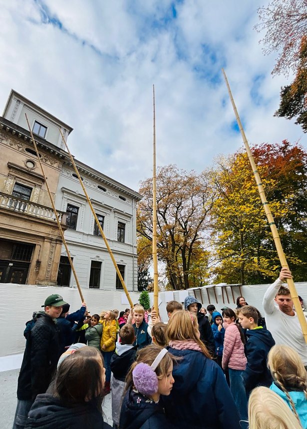 Der Klub Girko ist auch morgen noch im Park Hohenrode mit "Pulk" zu sehen