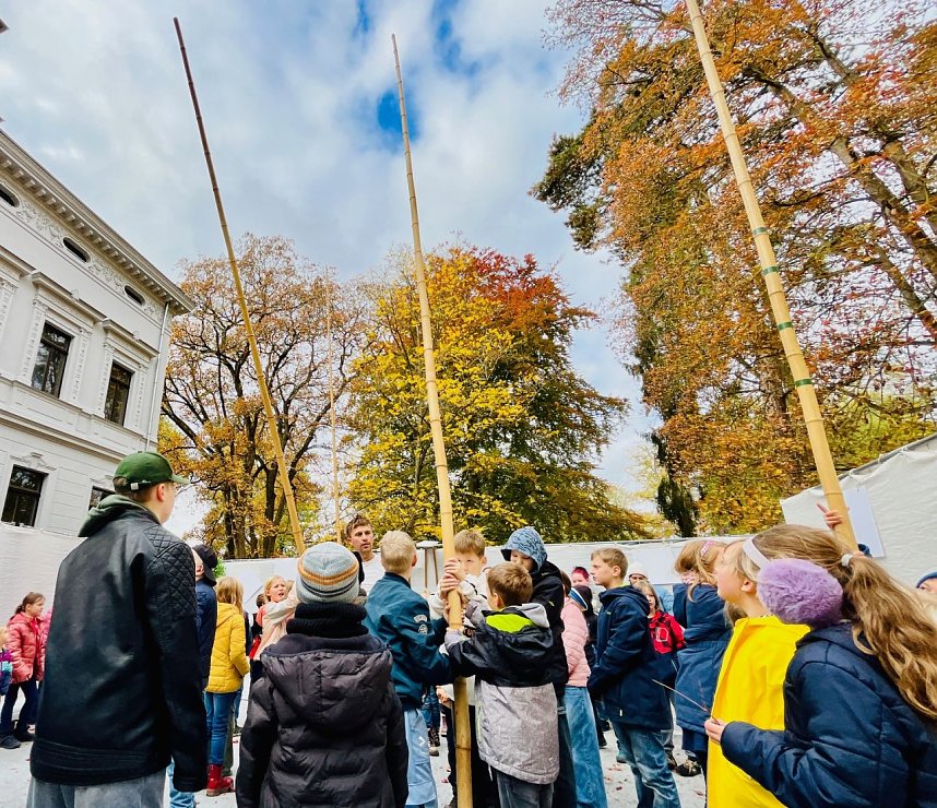 Der Klub Girko ist auch morgen noch im Park Hohenrode mit "Pulk" zu sehen