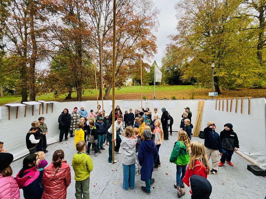 Der Klub Girko ist auch morgen noch im Park Hohenrode mit "Pulk" zu sehen