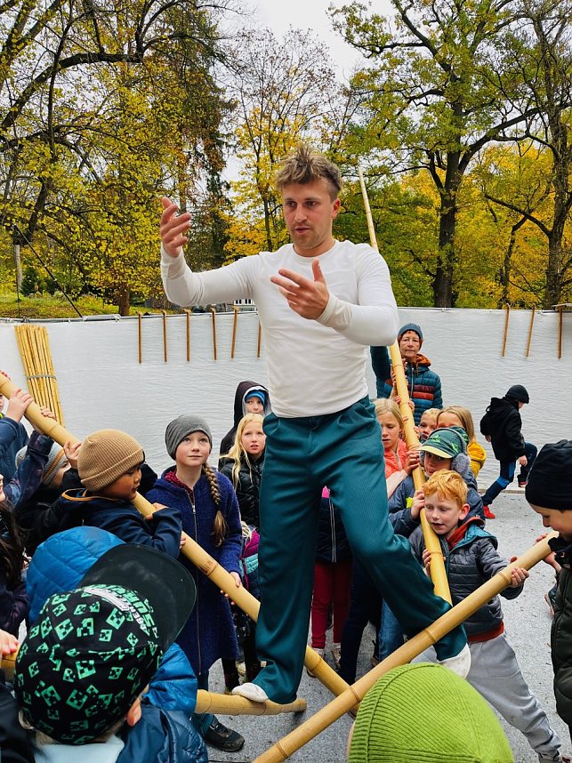 Der Klub Girko ist auch morgen noch im Park Hohenrode mit "Pulk" zu sehen