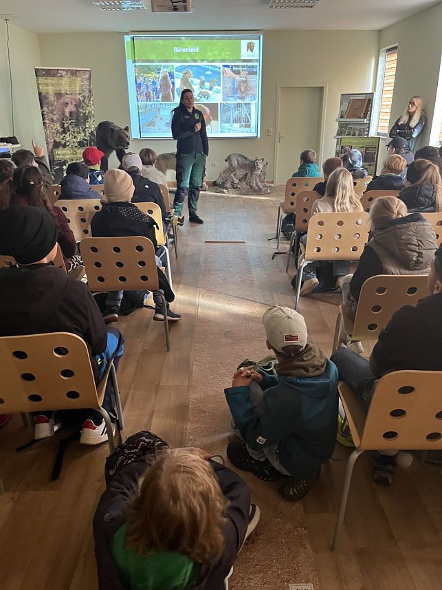 Die 5. Klassen des Humboldt-Gymnasiums waren zu Besuch im B&auml;renpark Worbis