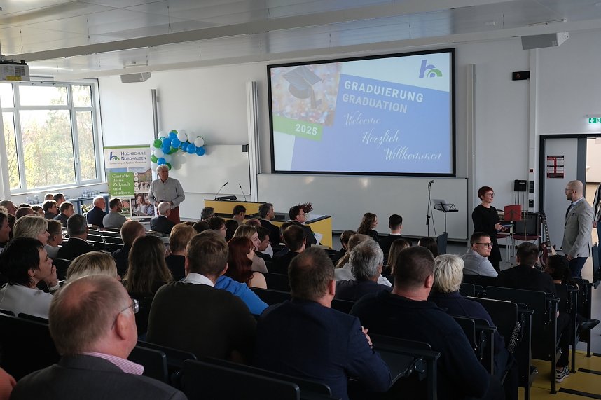 Ein besonderer Moment: Gemeinsam mit Familien, Freundinnen und Freunden feierten die Absolventen der Hochschule Nordhausen ihren erfolgreichen Studienabschluss