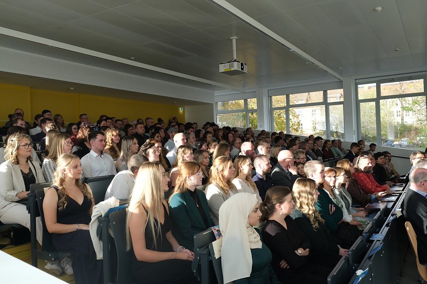 Ein besonderer Moment: Gemeinsam mit Familien, Freundinnen und Freunden feierten die Absolventen der Hochschule Nordhausen ihren erfolgreichen Studienabschluss