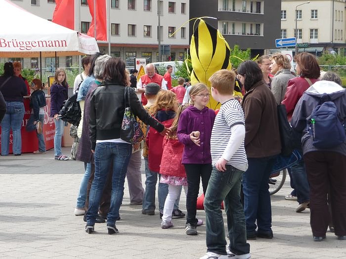 Kindertags-Feier auf dem Parkplatz