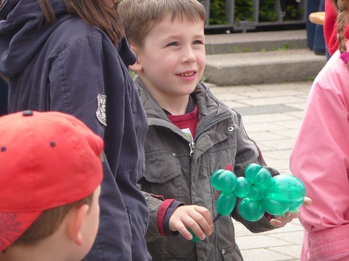 Kindertags-Feier auf dem Parkplatz