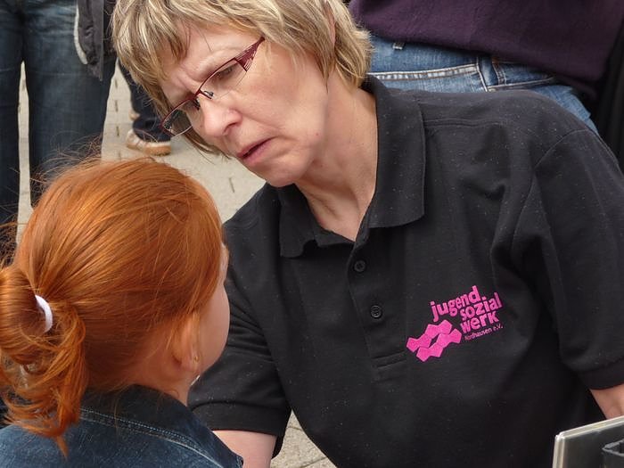 Kindertags-Feier auf dem Parkplatz