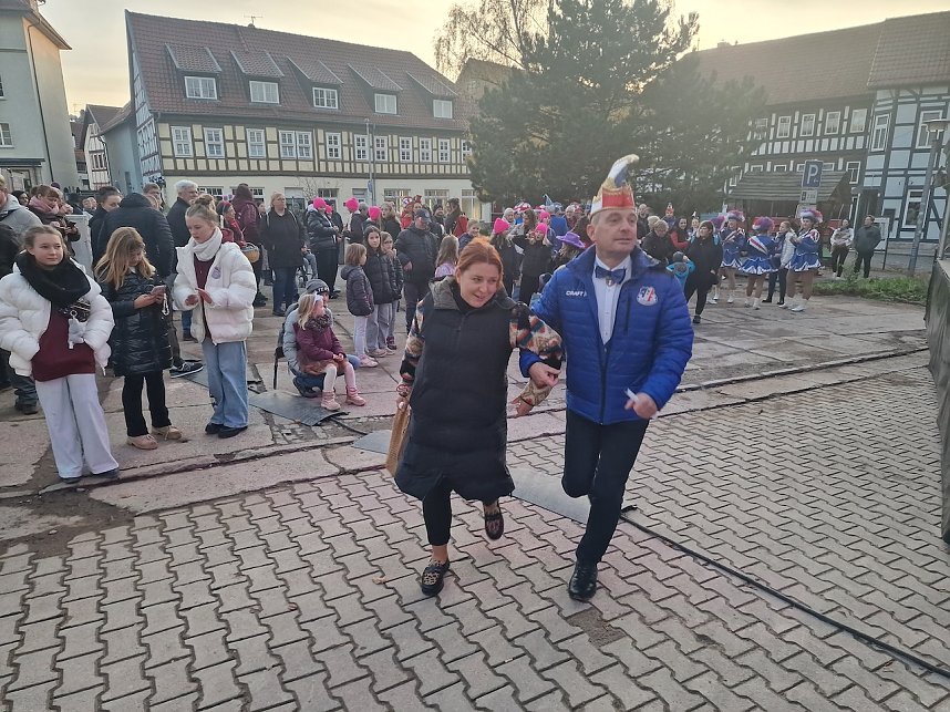 Die Nordh&auml;user Karnevalsvereine gaben auf dem Blasiikirchplatz den Startschuss f&uuml;r die 5. Jahreszeit