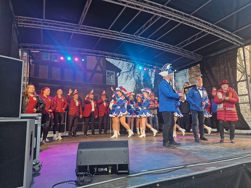 Die Nordh&auml;user Karnevalsvereine gaben auf dem Blasiikirchplatz den Startschuss f&uuml;r die 5. Jahreszeit