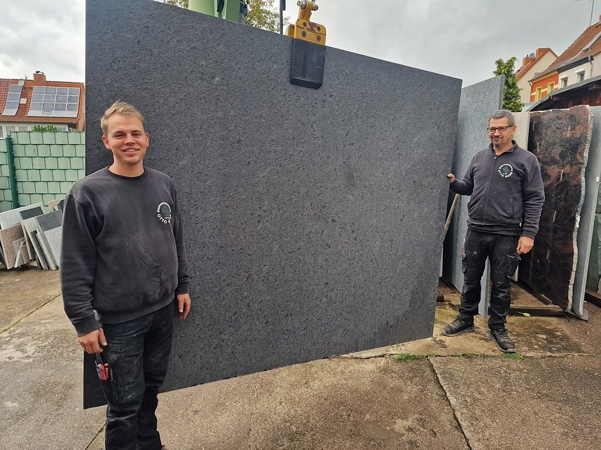Der Steinmetzbetrieb Otto Hans am Stresemannring feierte dieses Jahr seinen 100. Geburtstag