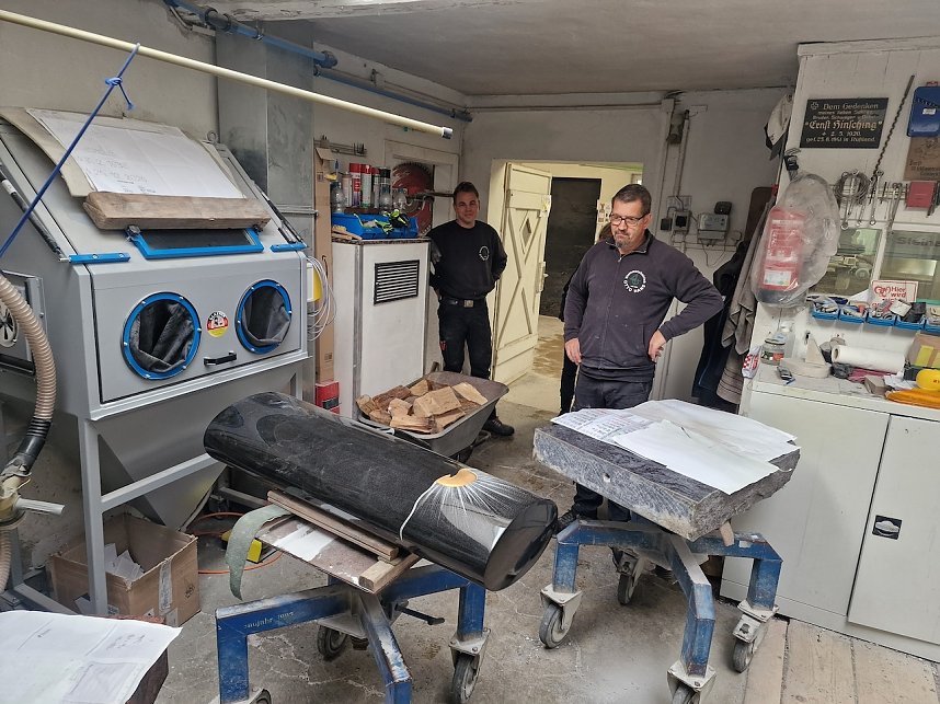 Der Steinmetzbetrieb Otto Hans am Stresemannring feierte dieses Jahr seinen 100. Geburtstag