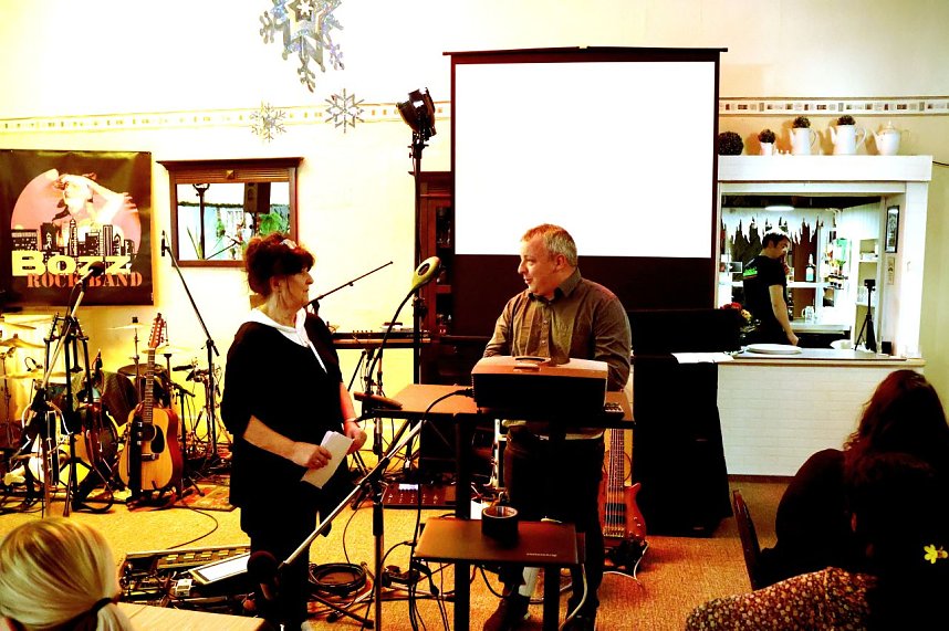 Ortsb&uuml;rgermeister Markus Volkmann gratuliert 