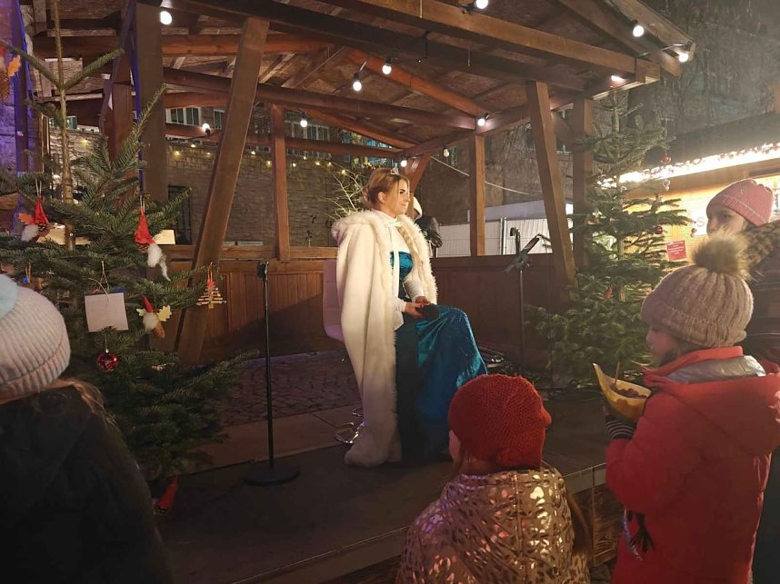 Berit Finke und Franz Karafka auf dem Nordh&auml;user Weihnachtsmarkt