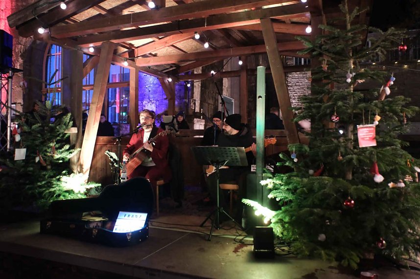 Berit Finke und Franz Karafka auf dem Nordh&auml;user Weihnachtsmarkt