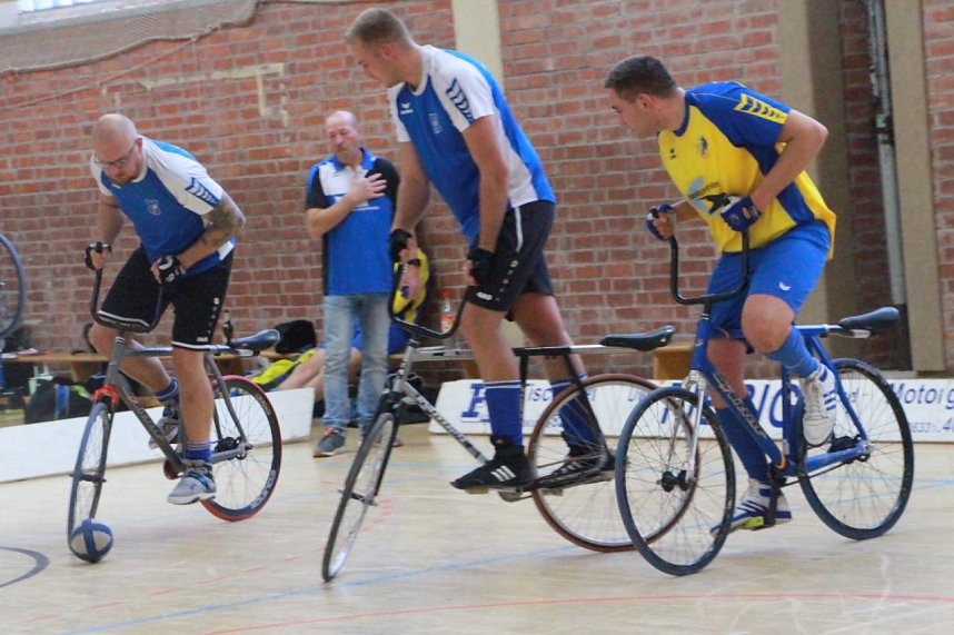Erster Spieltag der Radballer