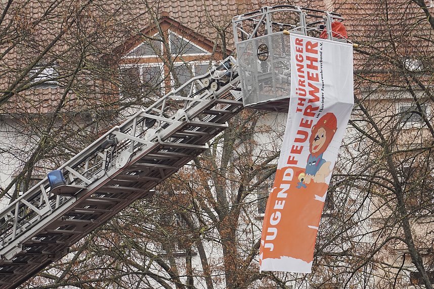 &Uuml;bergabe des Friedenslichts aus Bethlehem an die Kreisjugendfeuerwehren.