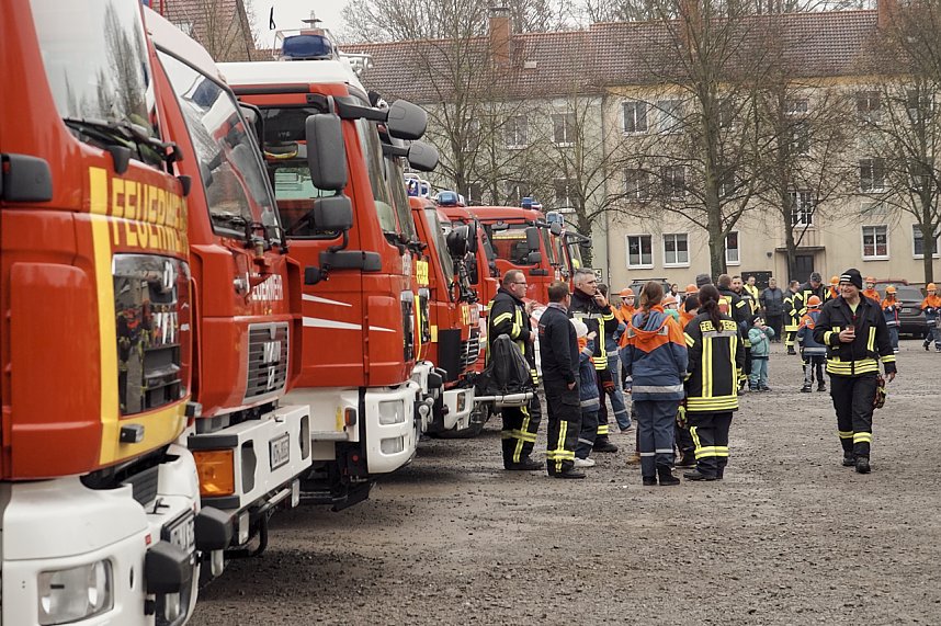 &Uuml;bergabe des Friedenslichts aus Bethlehem an die Kreisjugendfeuerwehren.
