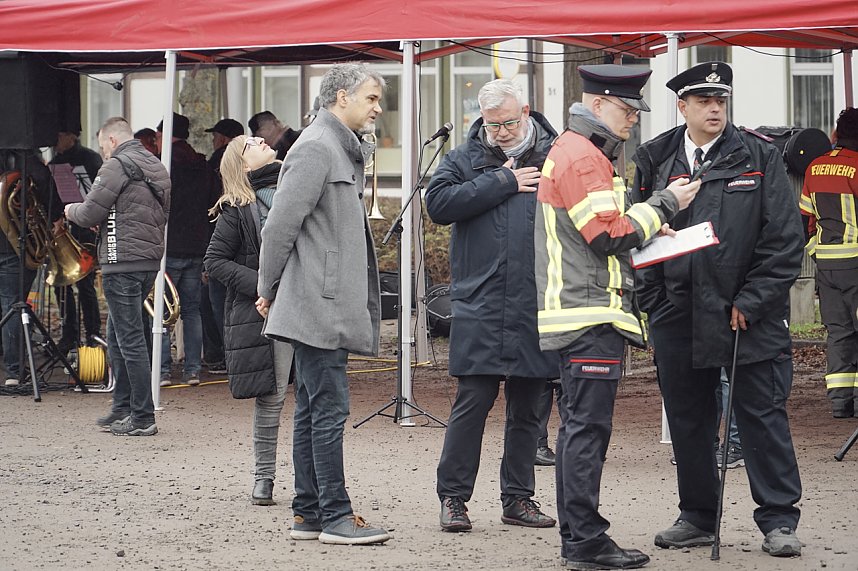 &Uuml;bergabe des Friedenslichts aus Bethlehem an die Kreisjugendfeuerwehren.