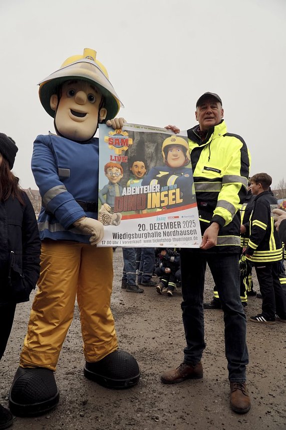 &Uuml;bergabe des Friedenslichts aus Bethlehem an die Kreisjugendfeuerwehren.