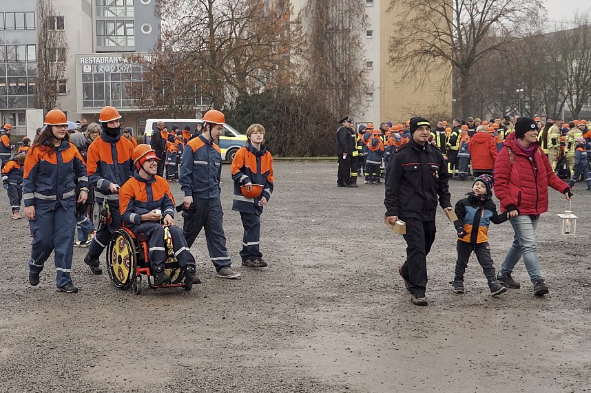&Uuml;bergabe des Friedenslichts aus Bethlehem an die Kreisjugendfeuerwehren.