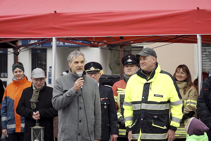 &Uuml;bergabe des Friedenslichts aus Bethlehem an die Kreisjugendfeuerwehren.