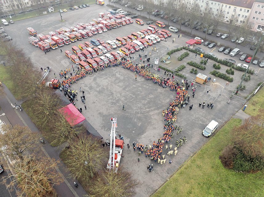 &Uuml;bergabe des Friedenslichts aus Bethlehem an die Kreisjugendfeuerwehren.