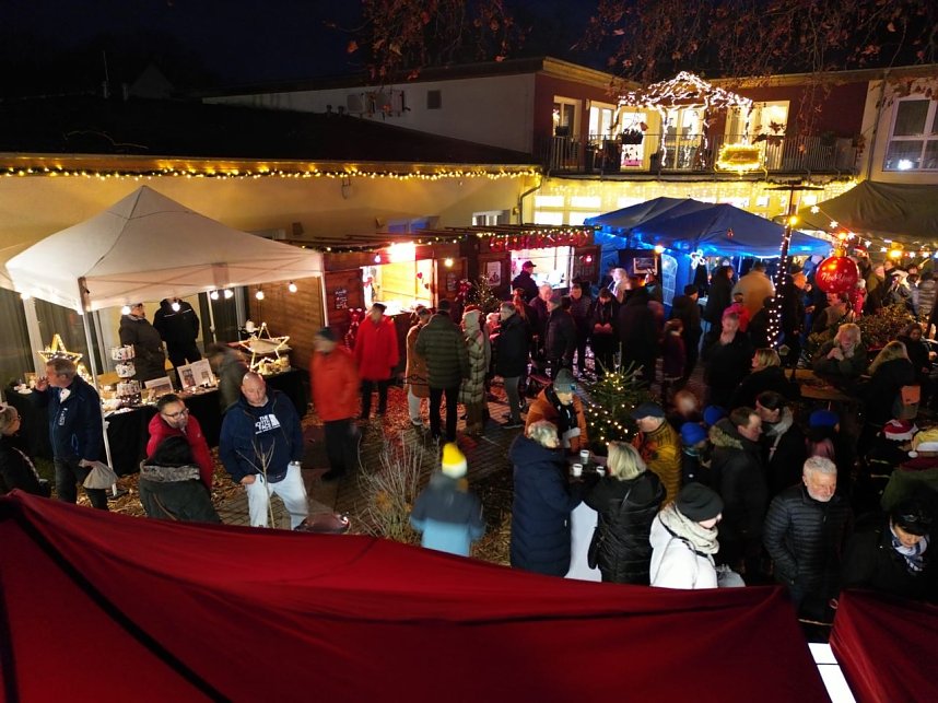 Der zweite Weihnachtsmarkt am Schlosspark in Kleinwerther
