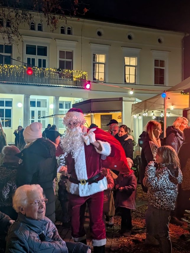 Der zweite Weihnachtsmarkt am Schlosspark in Kleinwerther