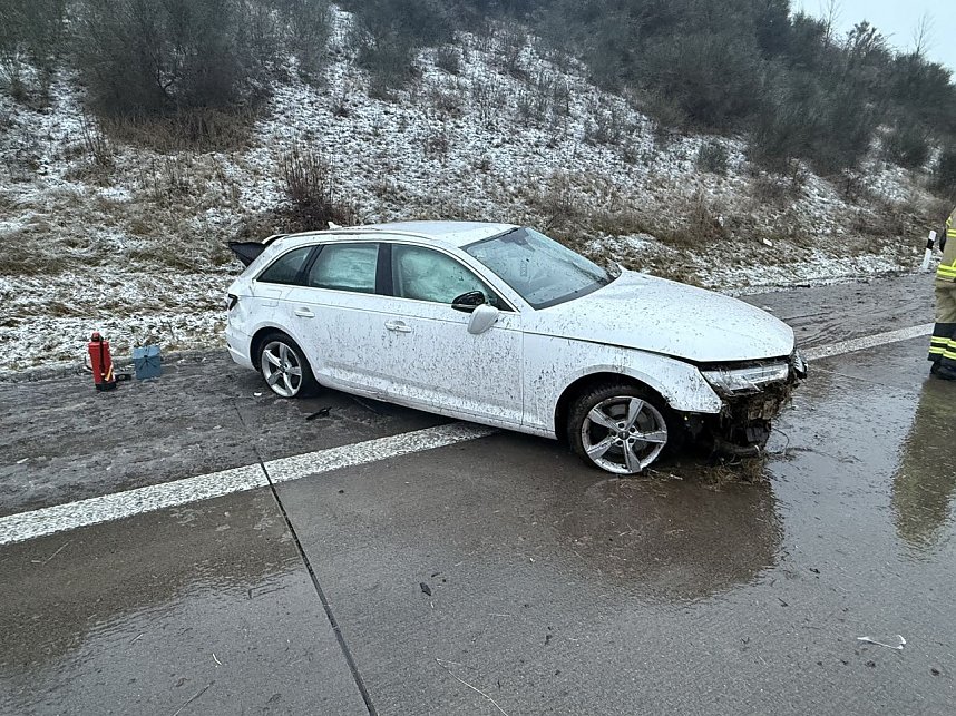 Bei Winterwetter zu schnell unterwegs: Unfall auf der A38