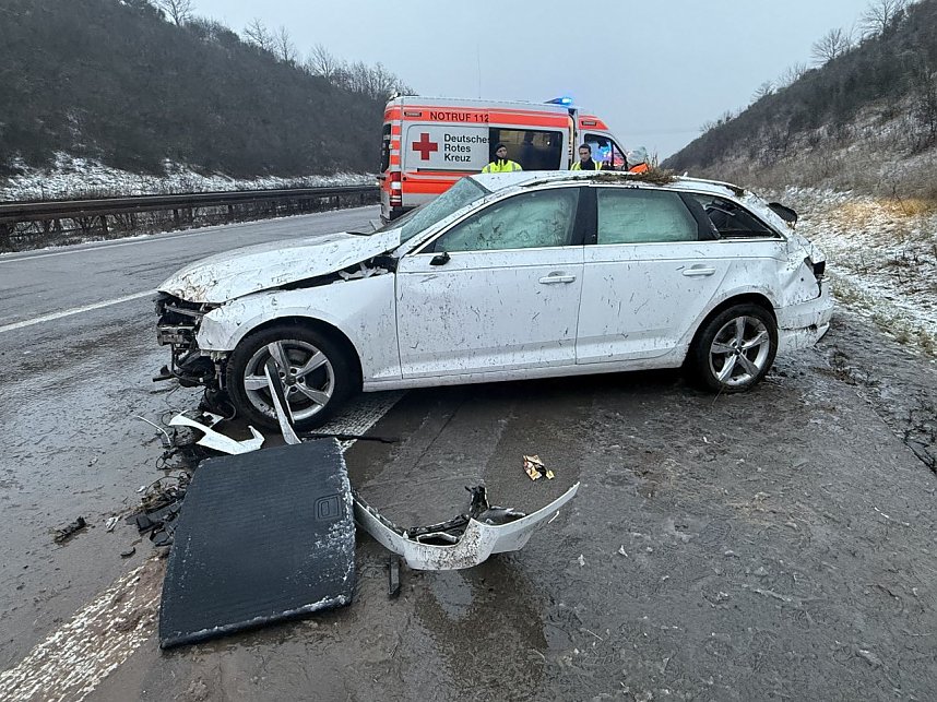 Bei Winterwetter zu schnell unterwegs: Unfall auf der A38