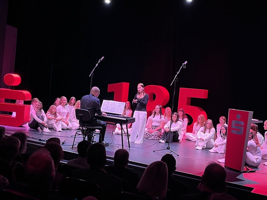 185 Jahre Kreissparkasse Nordhausen dominierten den Jahresempfang am Donnerstagabend im Theater.