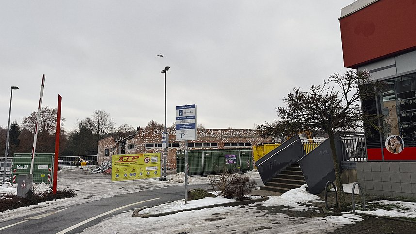 Der alte Rewe-Markt in Salza wird derzeit abgerissen.