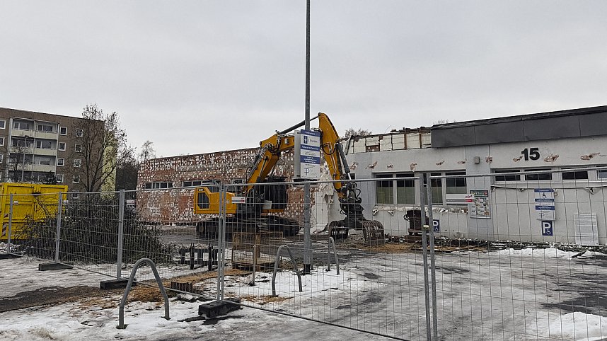 Der alte Rewe-Markt in Salza wird derzeit abgerissen.